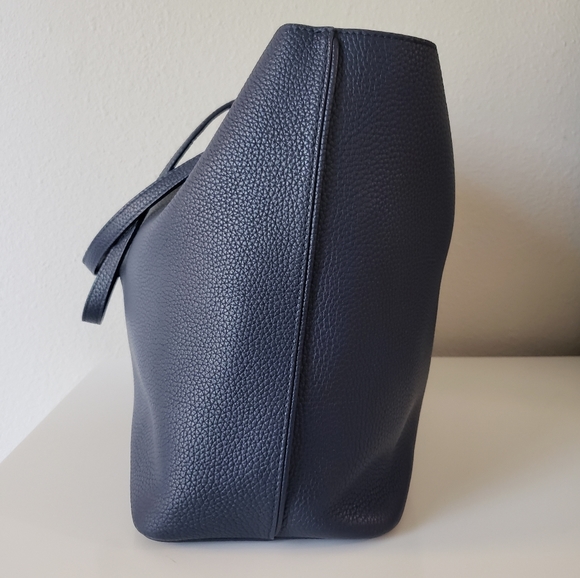 ❗SOLD❗💋Tory Burch Navy Leather Perry Tote - Picture 4 of 14